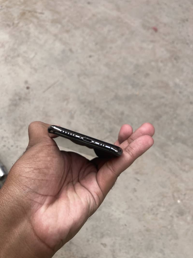 Apple iPhone XS 7
