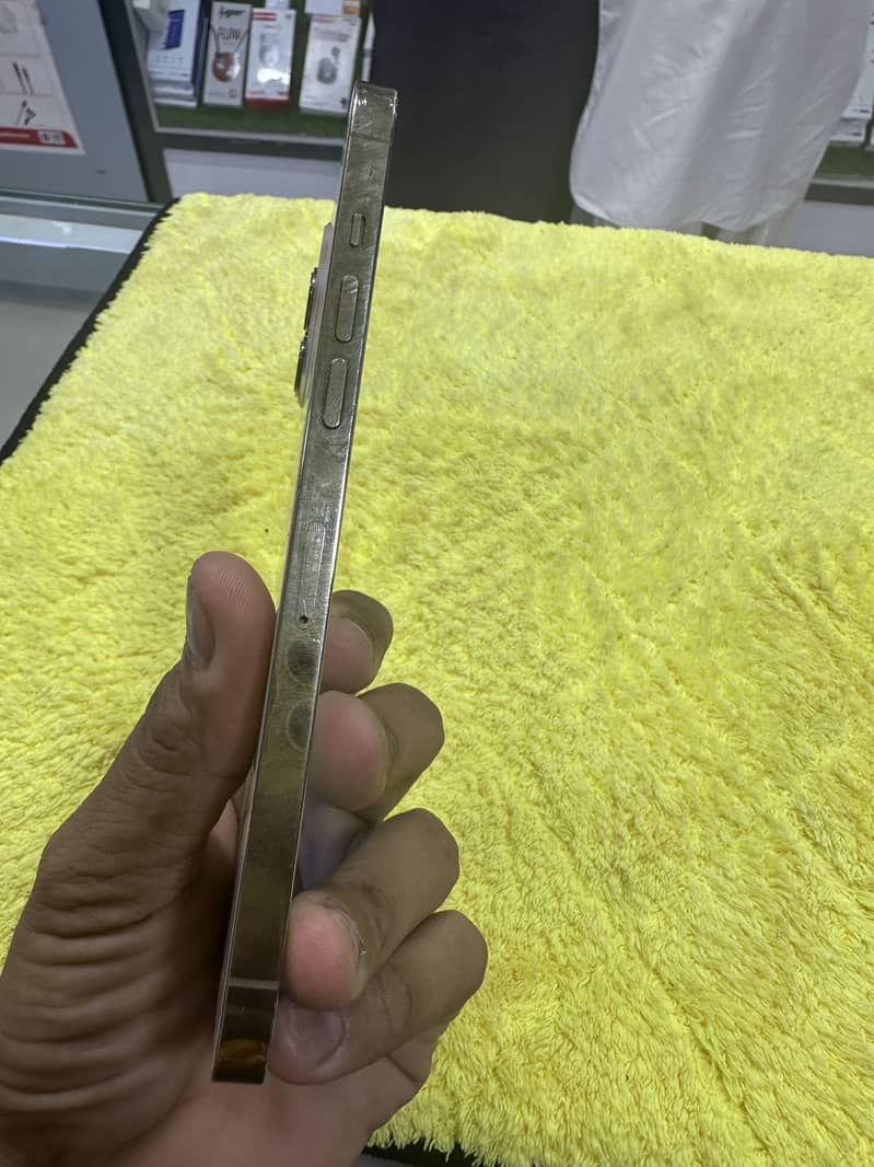 Apple iPhone 12 Pro Max 3