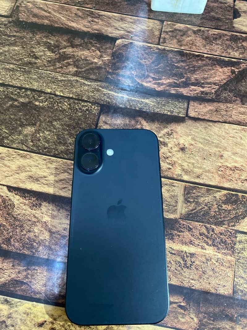 Apple iPhone 16 1
