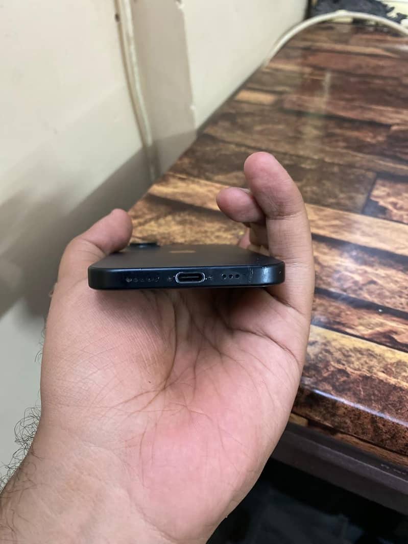 Apple iPhone 16 3