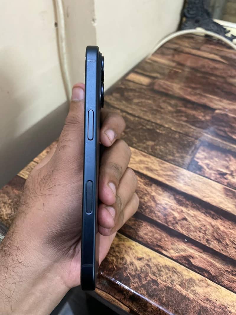 Apple iPhone 16 4