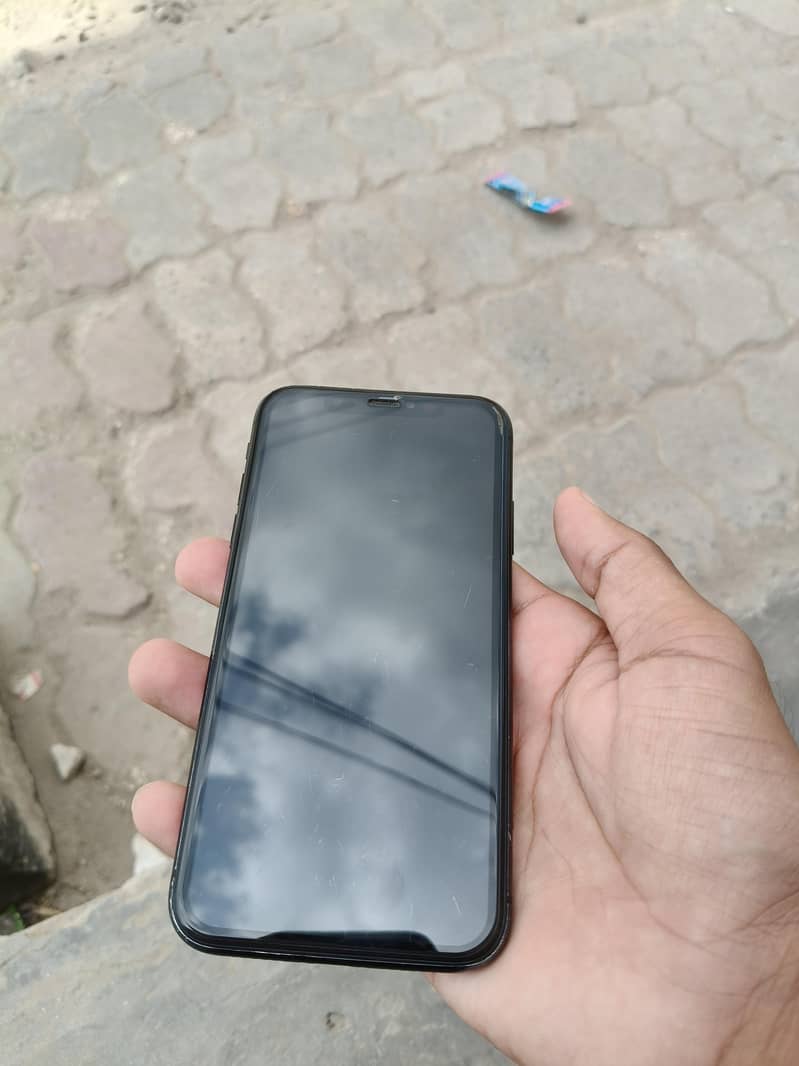 Apple iPhone XR 1