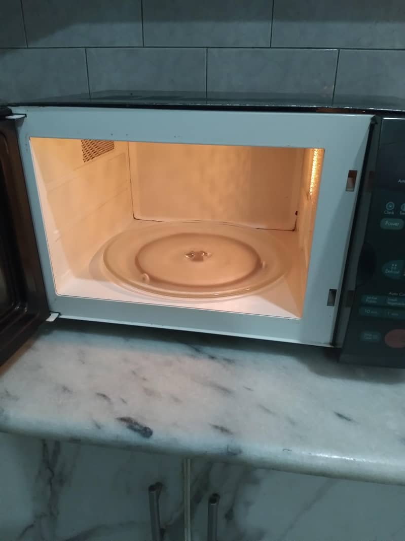 Microwave oven 4