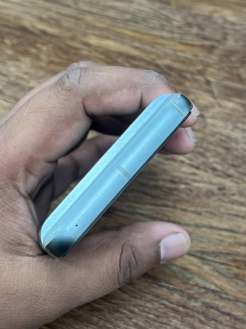 Google Pixel 8 4