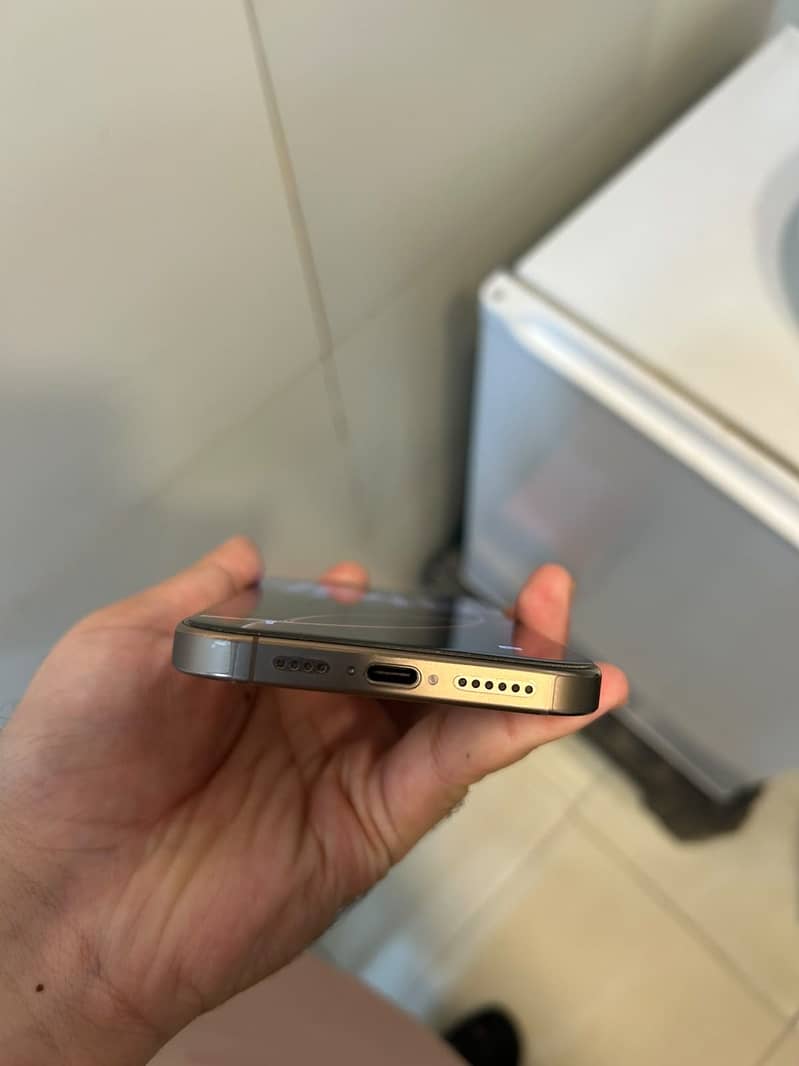 Apple iPhone 16 Pro Max 2