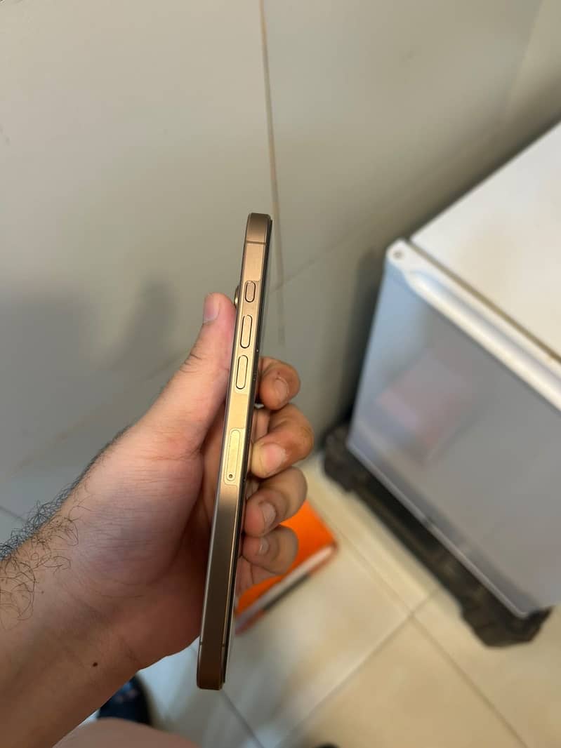 Apple iPhone 16 Pro Max 3