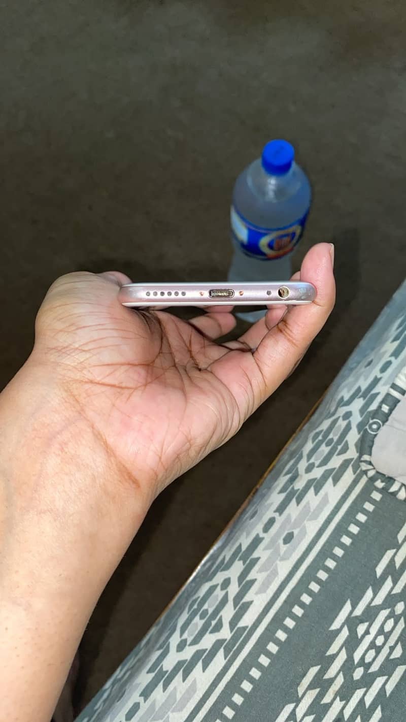 Apple iPhone 6S 4