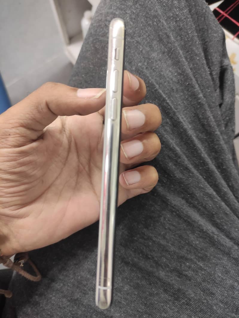 Apple iPhone X 3