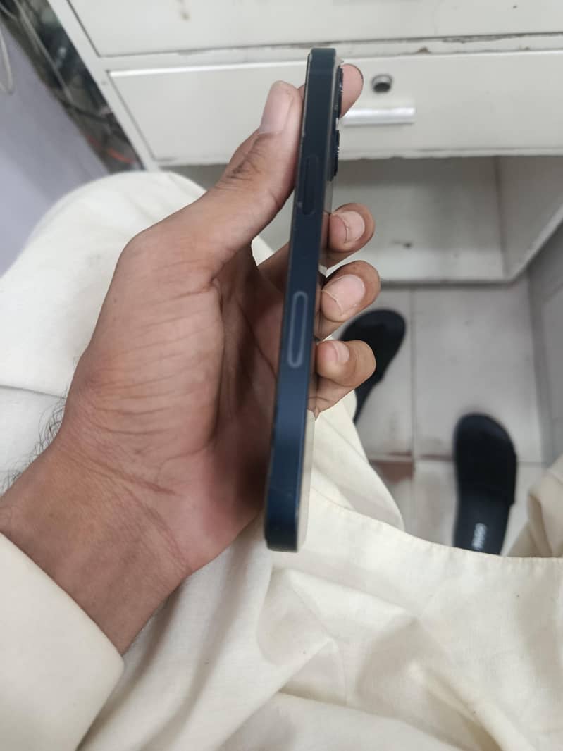 Apple iPhone 13 1