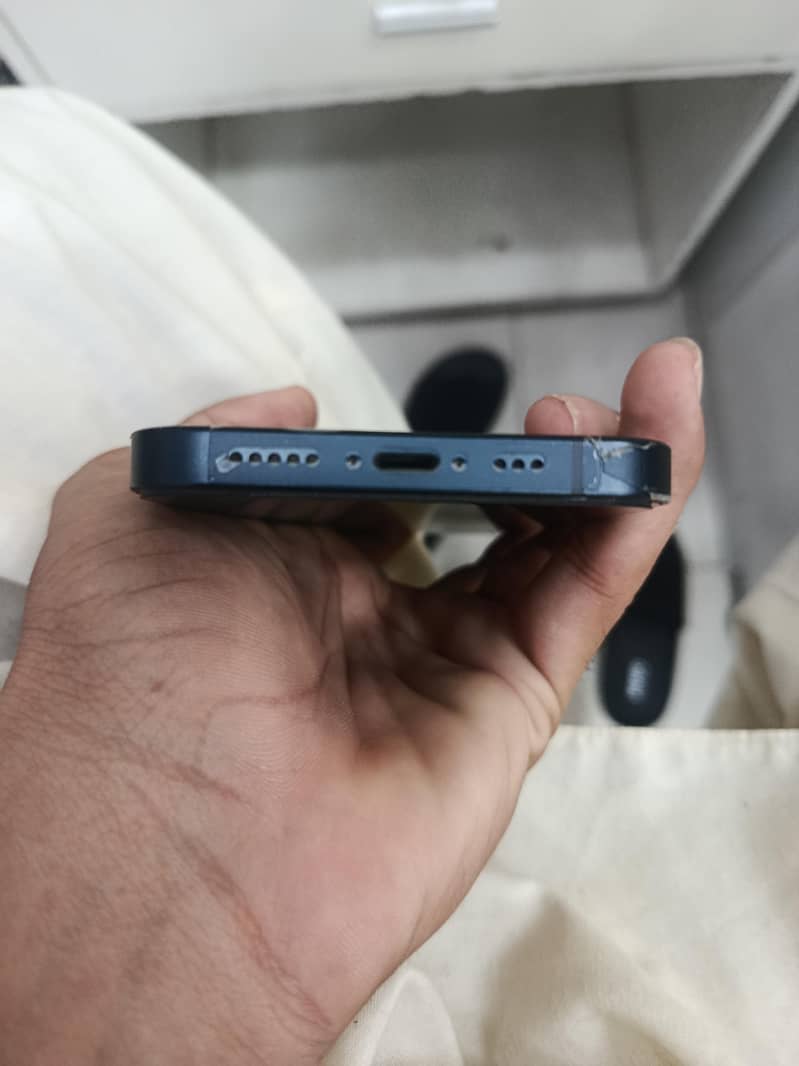 Apple iPhone 13 2
