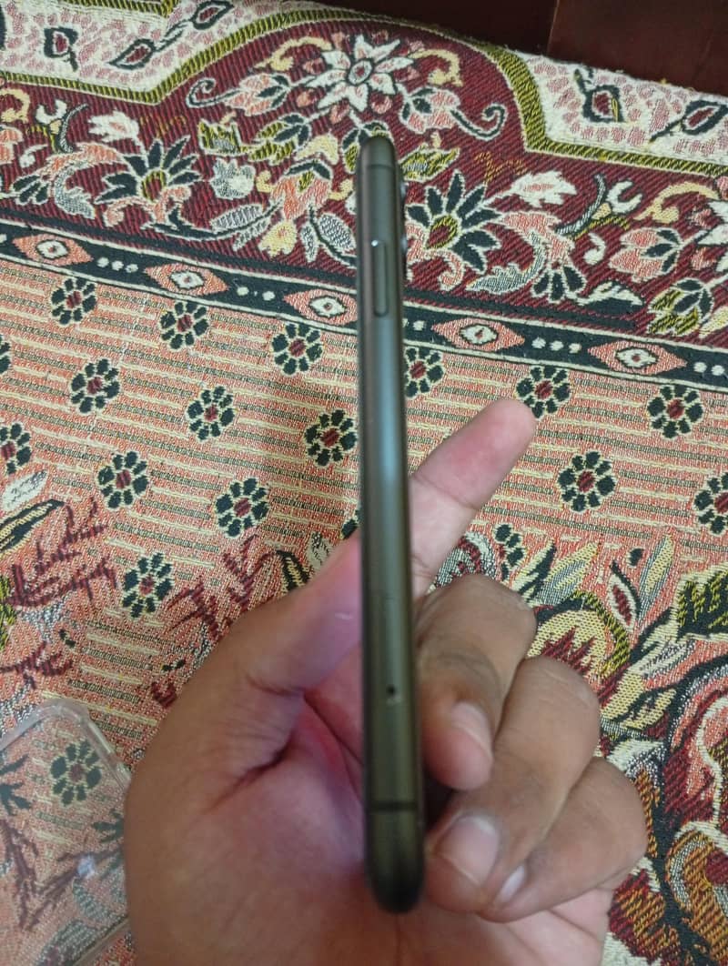 Apple iPhone 11 3