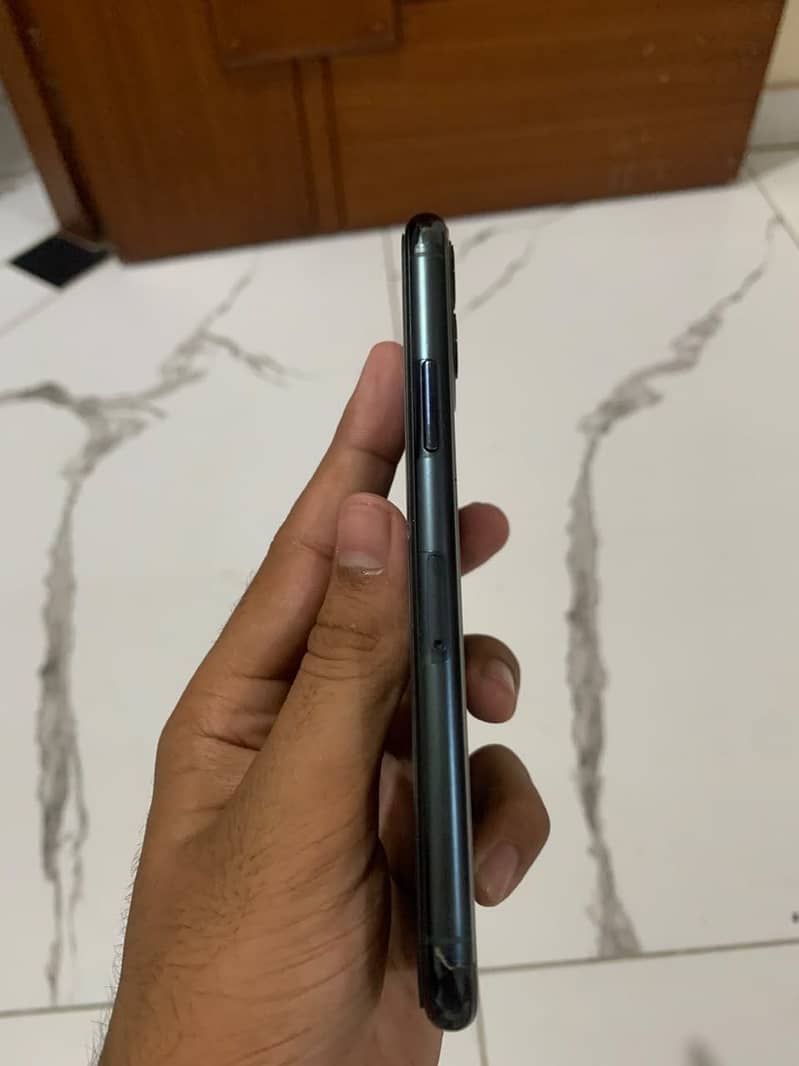 Apple iPhone 11 Pro 4