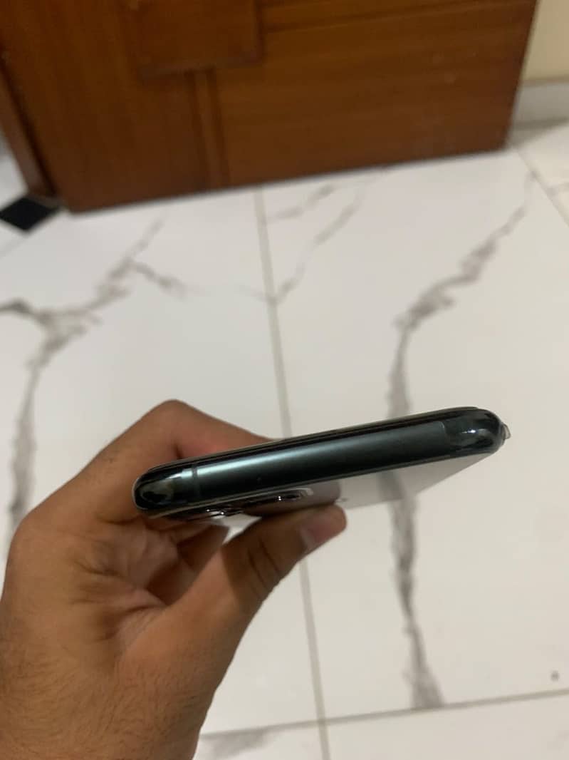 Apple iPhone 11 Pro 6