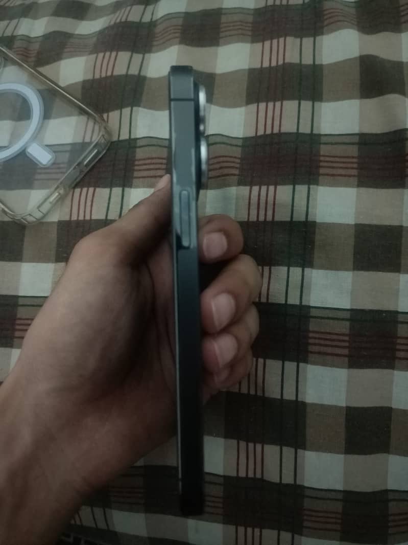 Apple iPhone 13 Pro 4