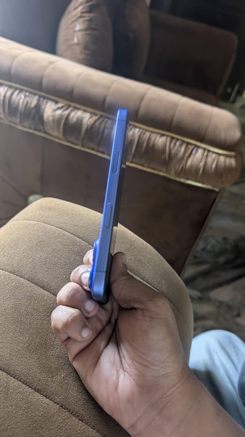 Apple iPhone 16 4