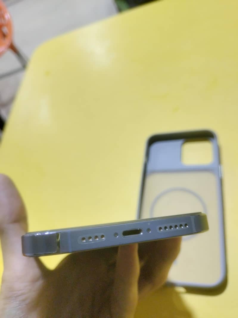 Apple iPhone 13 Pro Max 4