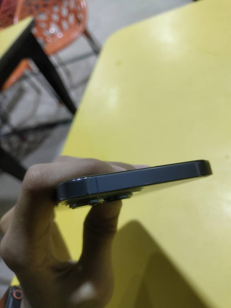 Apple iPhone 13 Pro Max 6