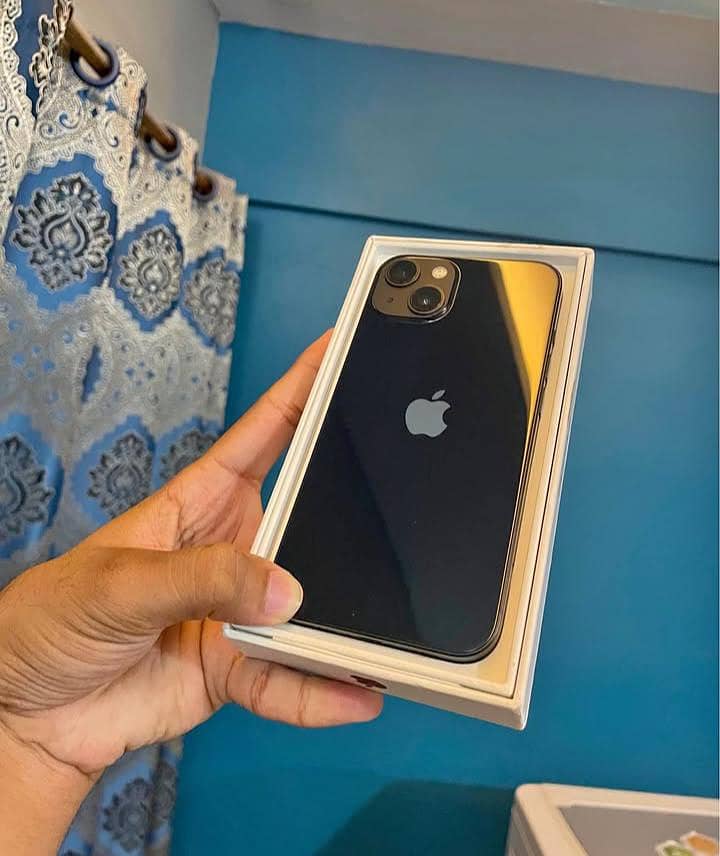 Apple iPhone 13 0
