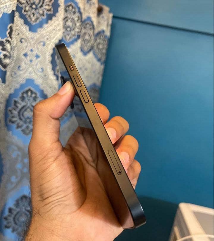Apple iPhone 13 2