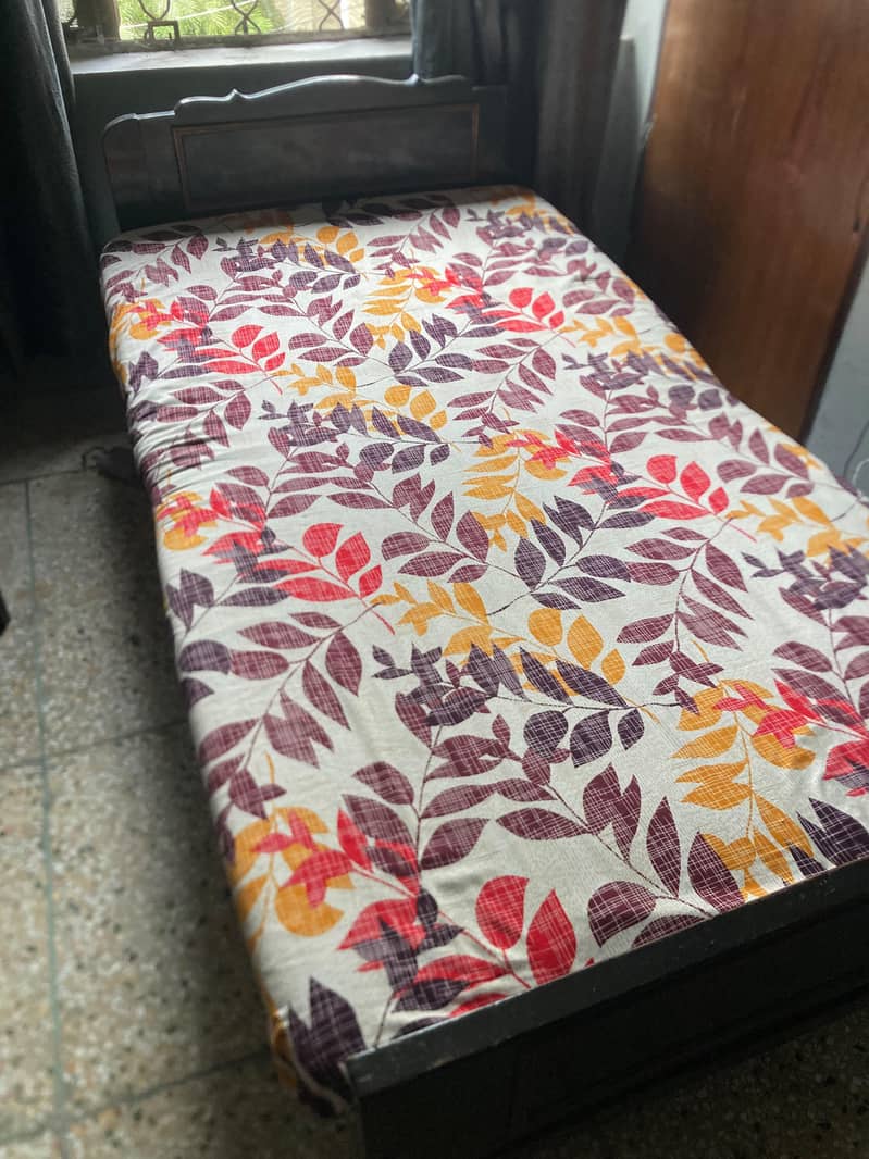 Single bed with mattress+side table 4