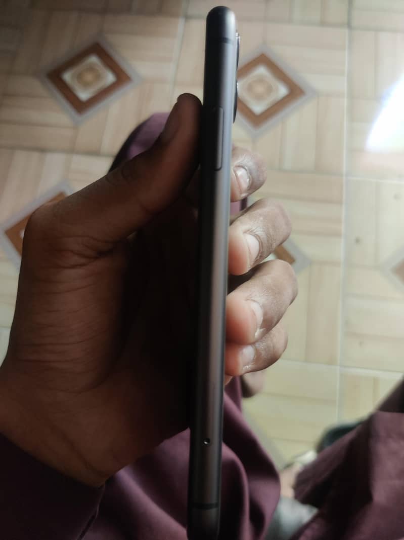 Apple iPhone 11 3