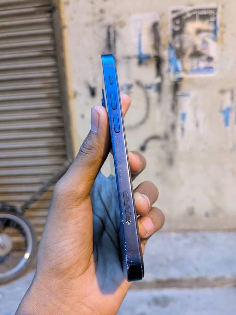 Apple iPhone 12 mini 4