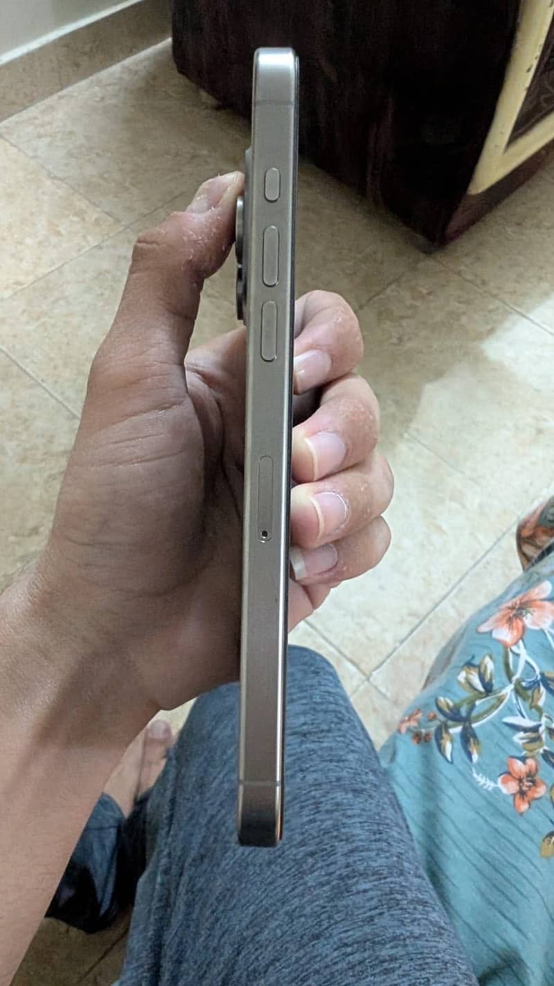 Apple iPhone 15 Pro Max 4