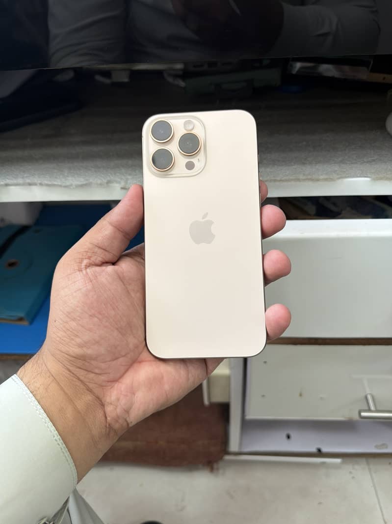 Apple iPhone 16 Pro Max 0