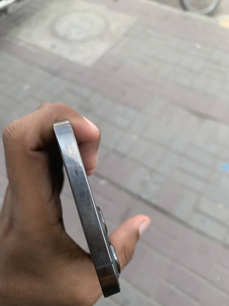 Apple iPhone 12 Pro Max 4