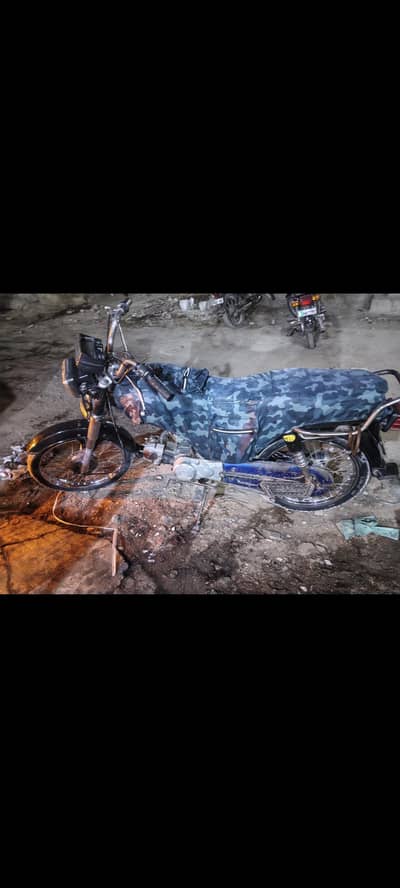 Honda CD 70. . . model 2016ka hai