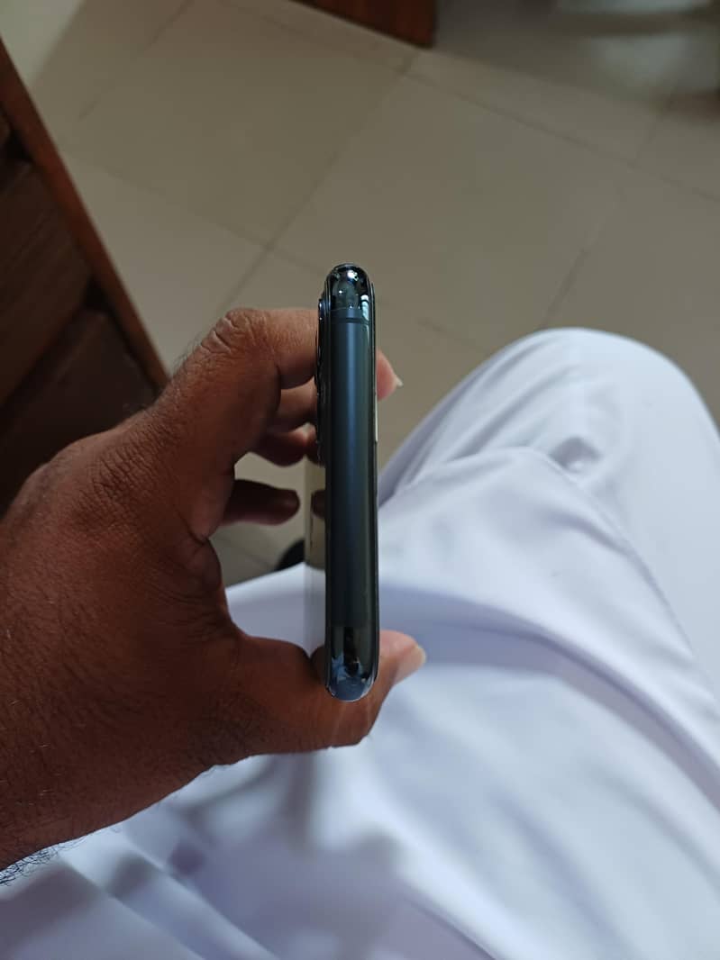 Apple iPhone 11 Pro Max 6