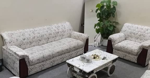 7-Seater Turkish Sofa Set + Tea Table – Excellent Condition
