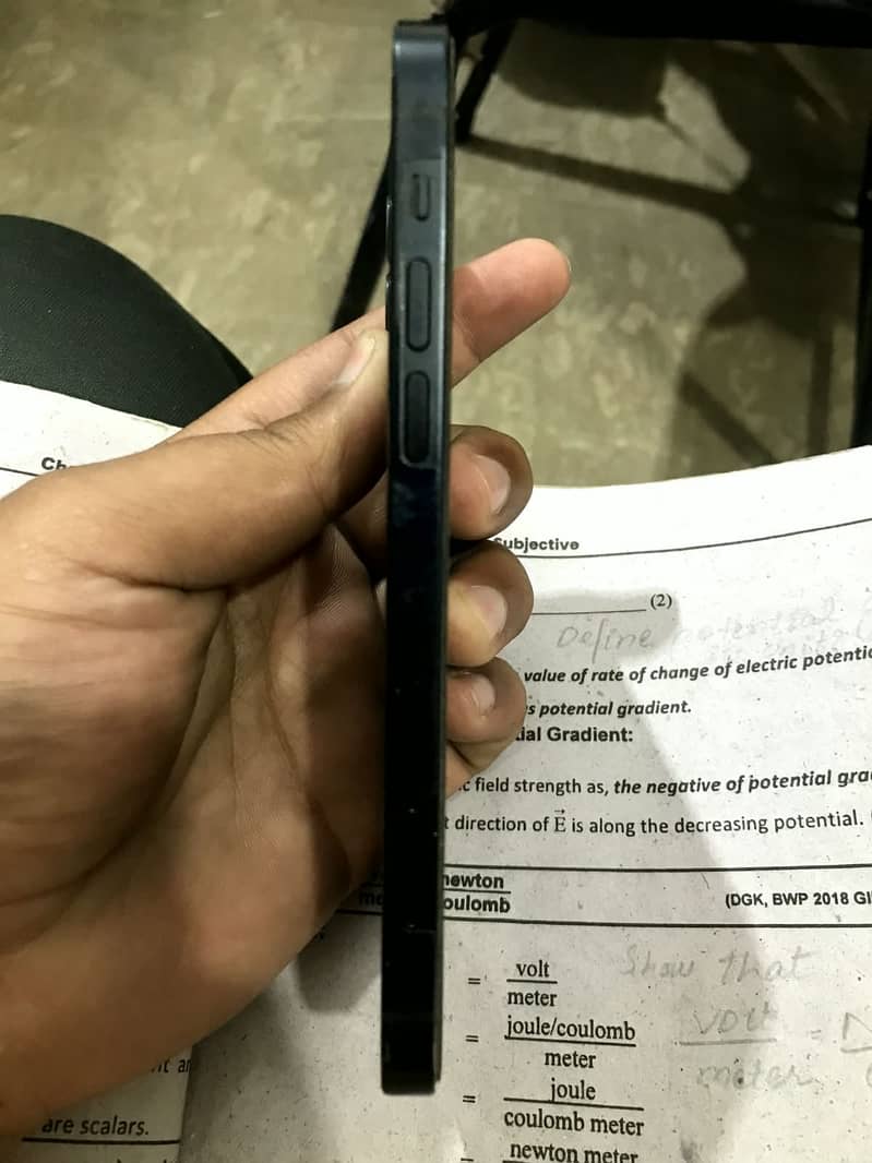 Apple iPhone 12 3