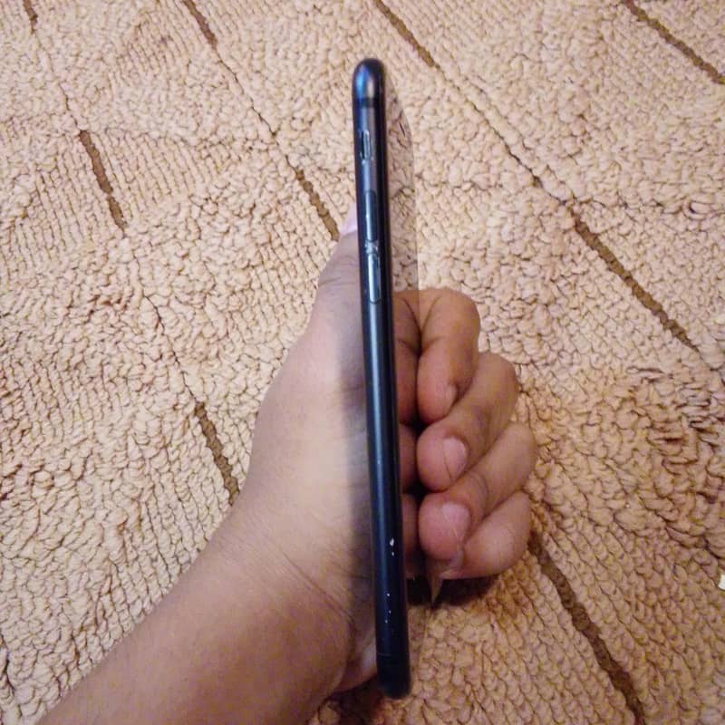 Apple iPhone 7 2