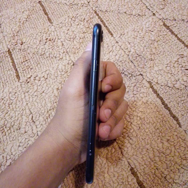 Apple iPhone 7 3