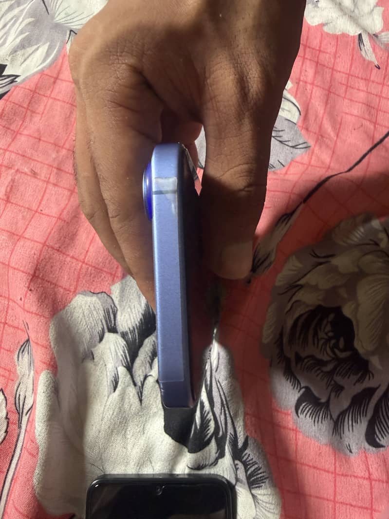 Apple iPhone 16 1