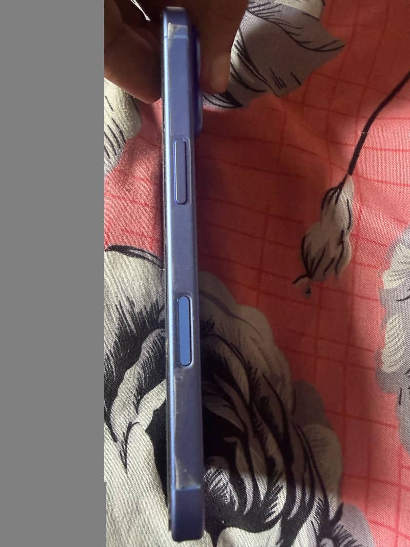Apple iPhone 16 3