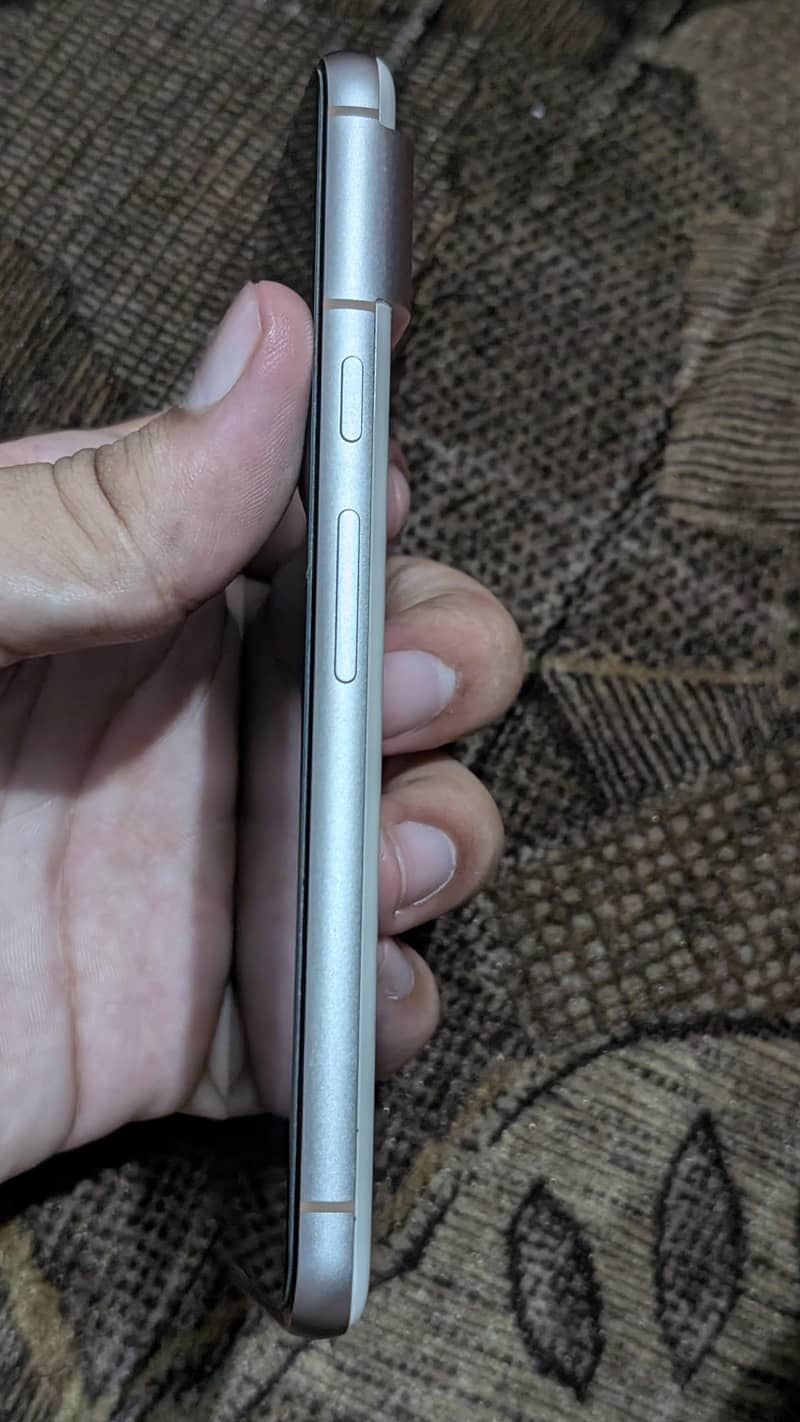Google Pixel 8 5
