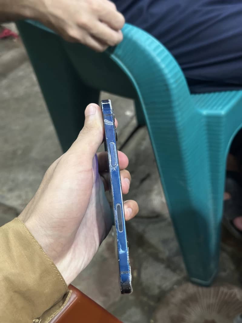 Apple iPhone 12 1