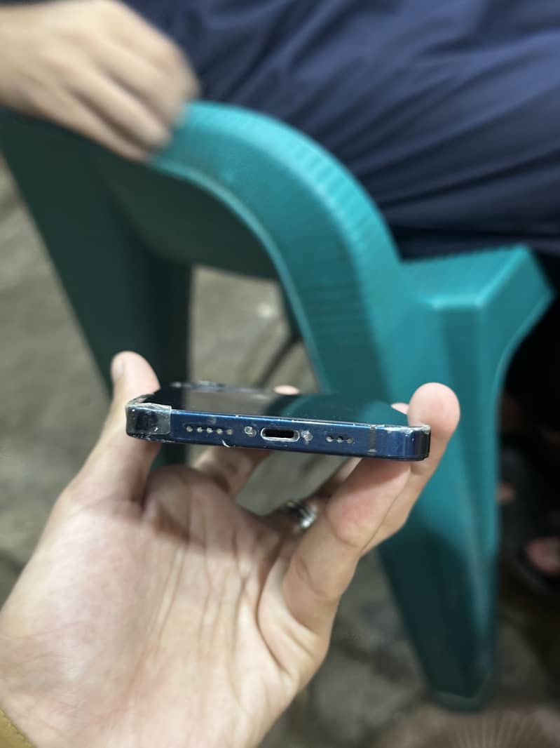Apple iPhone 12 2