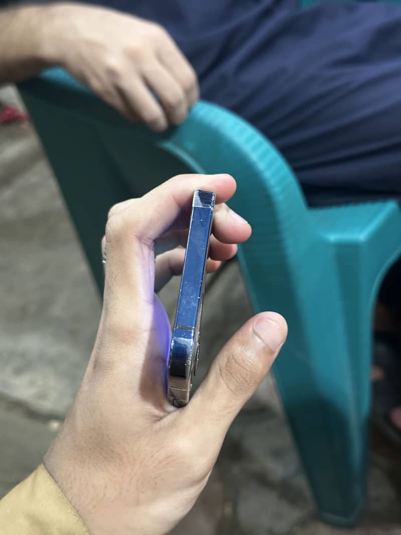Apple iPhone 12 3