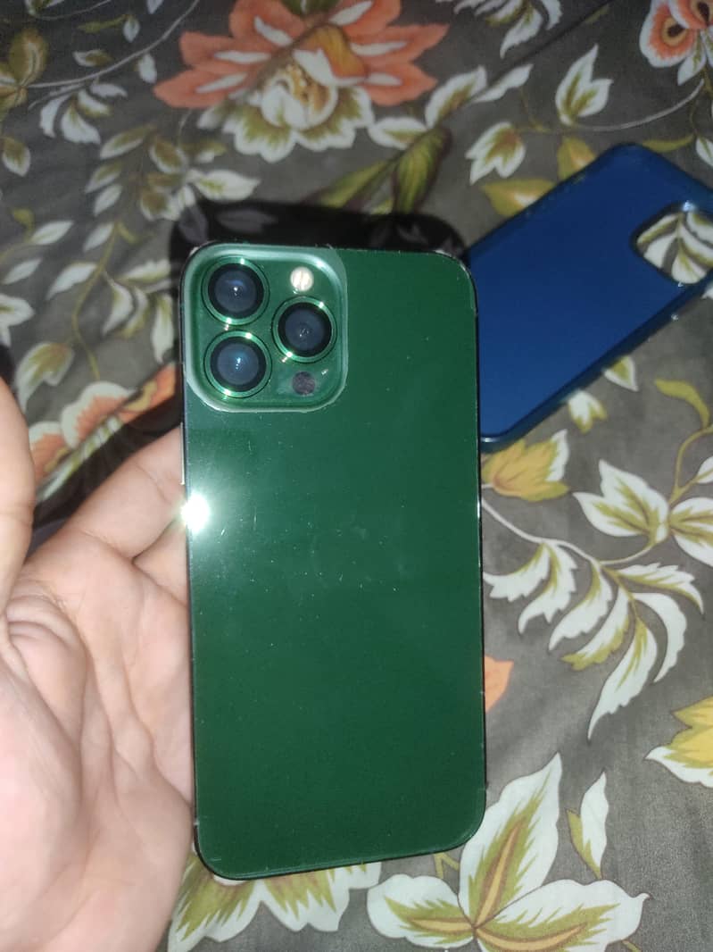 Apple iPhone 13 Pro Max 4