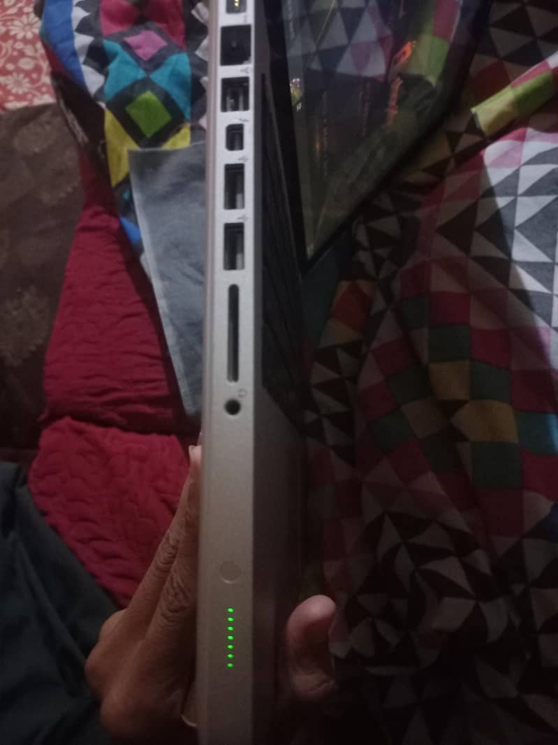 Apple Macbook pro 5