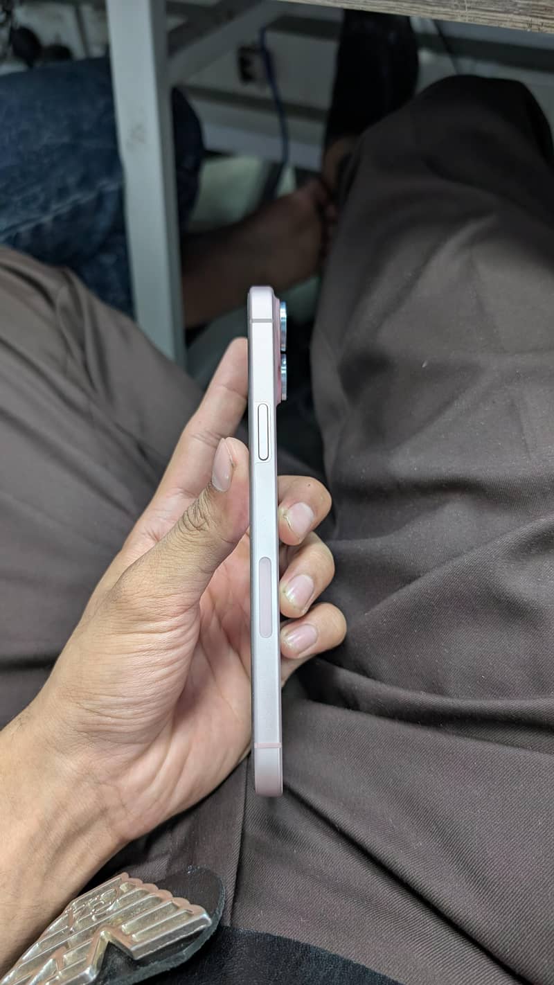 Apple iPhone 15 plus 4