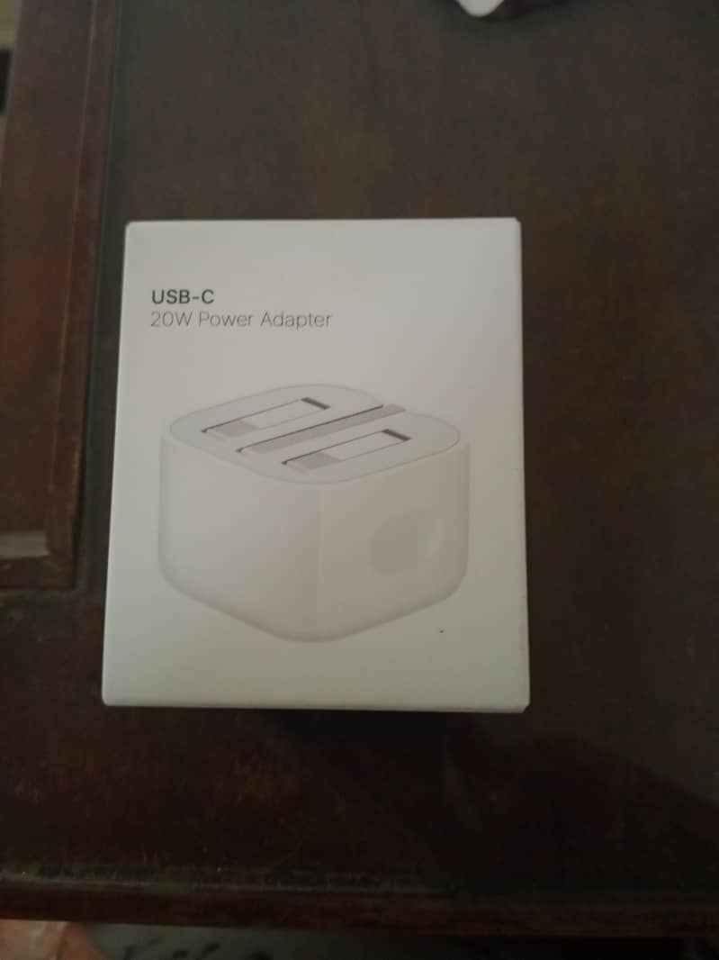 Apple adaptor 0
