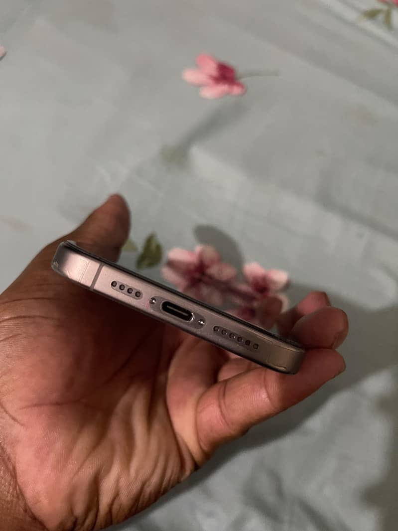 Apple iPhone 15 Pro Max 3