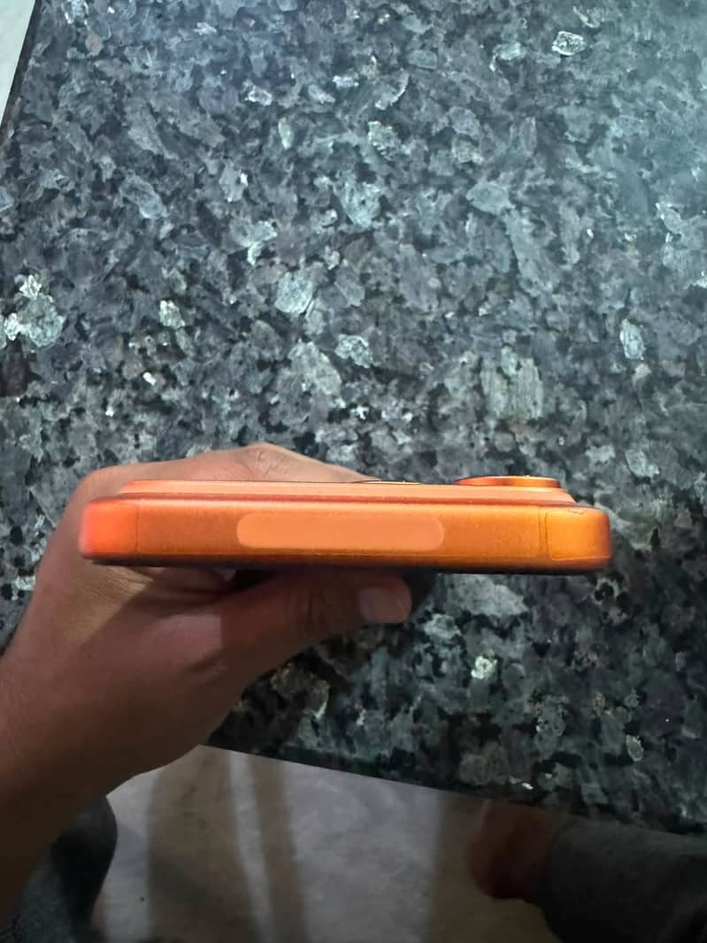 Apple iPhone 17 Pro Max 4