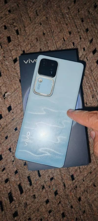 Vivo V30