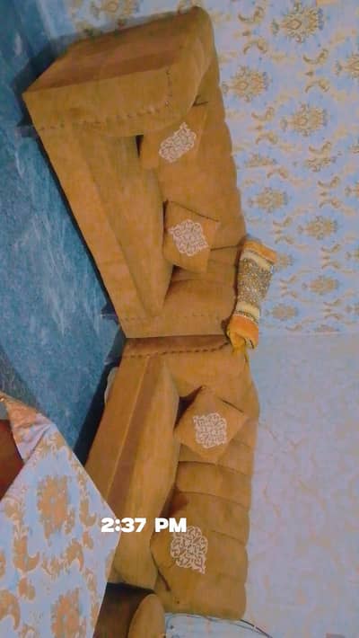 10seatr sofa with 10 cousin like new condition