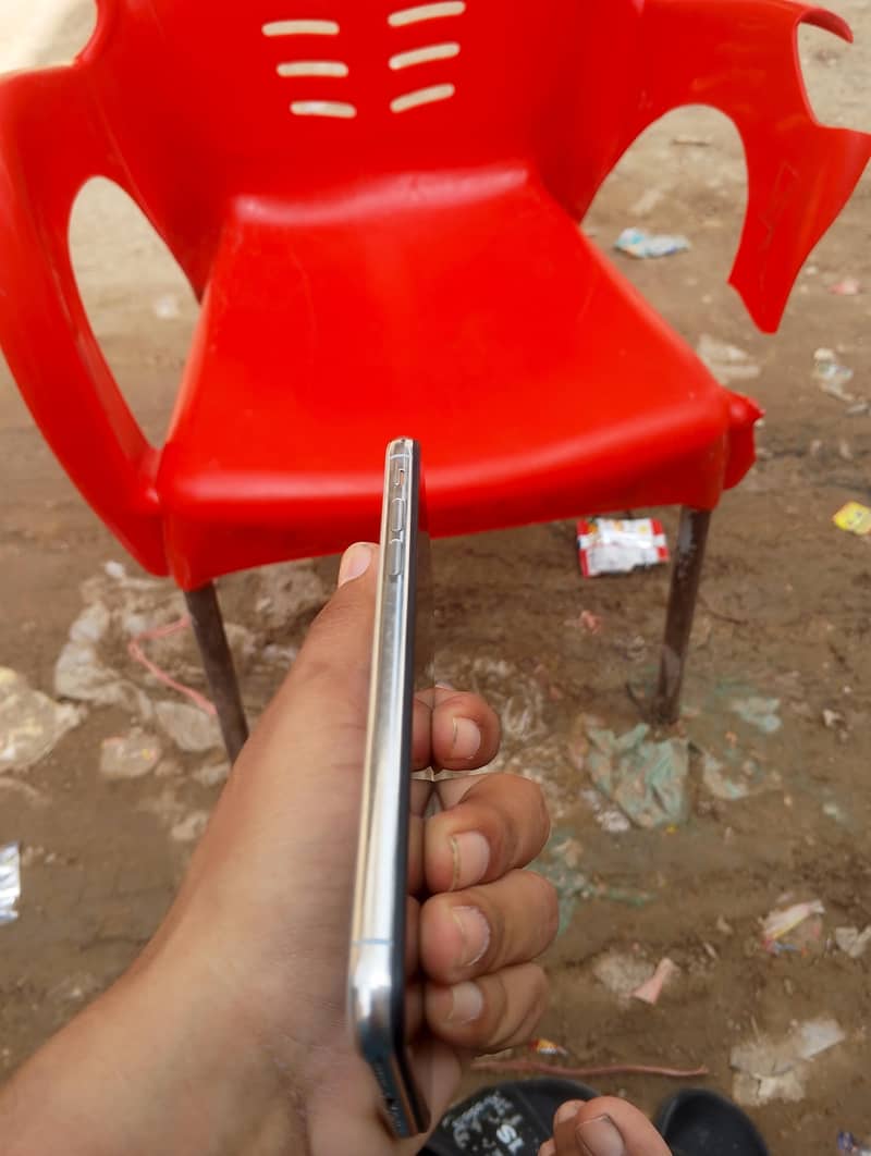 Apple iPhone X 3
